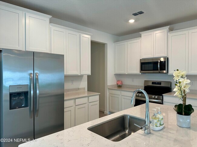 Building Photo - 4015 Haydon Burns Pl
