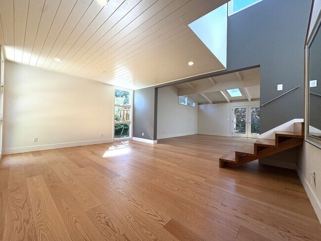 Building Photo - Beautifully Updated 5-Bedroom Home coming ...