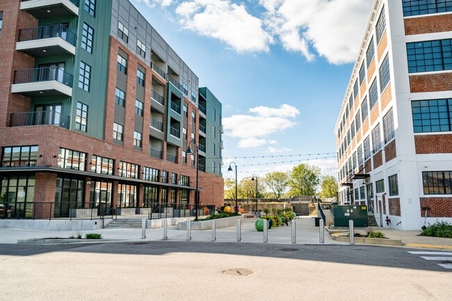 Building Photo - Harbor Side at Conwood Flats Apartments