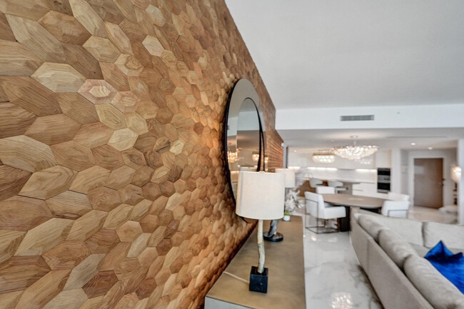 Building Photo - 525 N Fort Lauderdale Beach Blvd