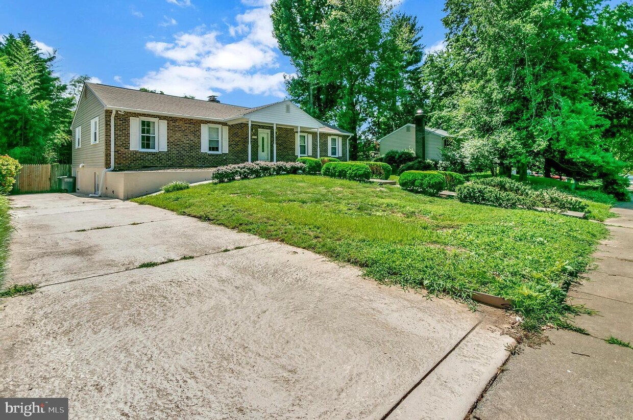 2505 Bright Wood Dr, Dunn Loring, VA 22027 House Rental in Dunn