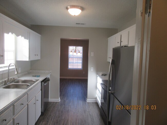 Building Photo - 862 Lyndsi Ln