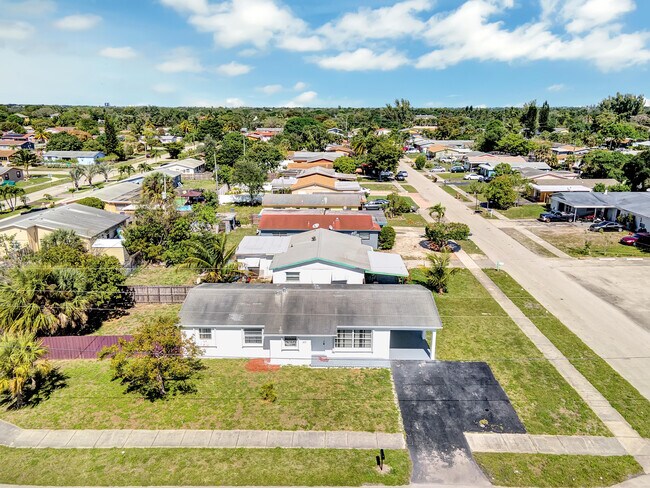 Foto del edificio - 513 NW 2nd Way