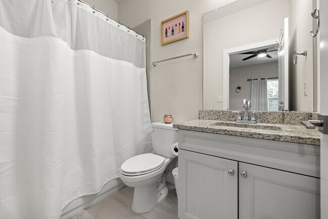 Building Photo - Palma Ceia Townhouse in South Tampa (Built...