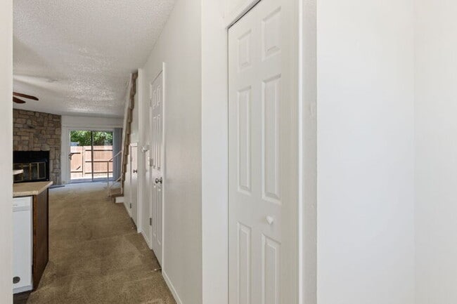 Building Photo - Immaculate 2-Story Townhome with Fireplace...