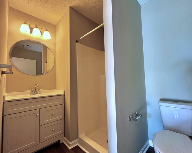 Foto del edificio - 414 Lakeview Dr