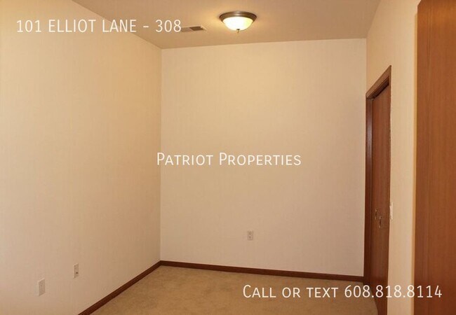 Building Photo - 2 bedroom/ 2.5 bath apartment in Oregon, WI