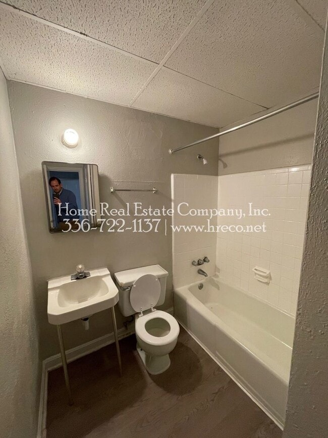 Building Photo - Cambridge Apartments | 611 W. 23rd Street ...