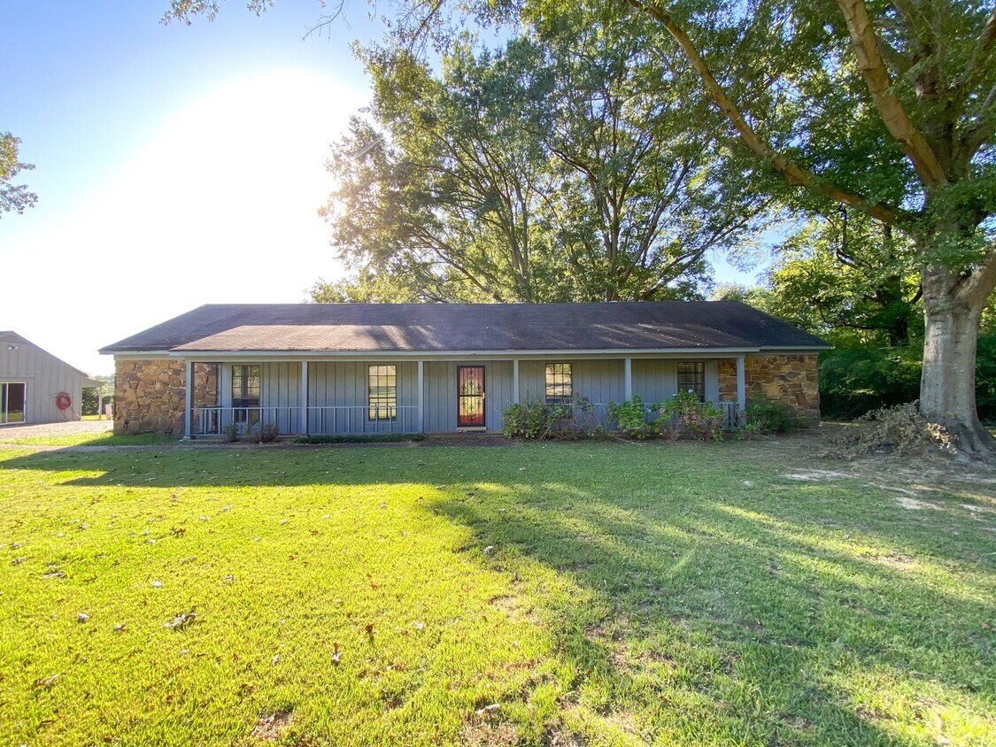 Primary Photo - 2 bed 2 bath near Walnut Grove and Houston...