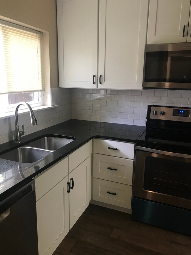 Foto del edificio - 760 Excalibur St