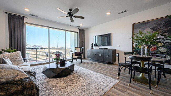 Building Photo - 626 W Mahogany Ln