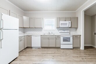 Building Photo - 8 A St