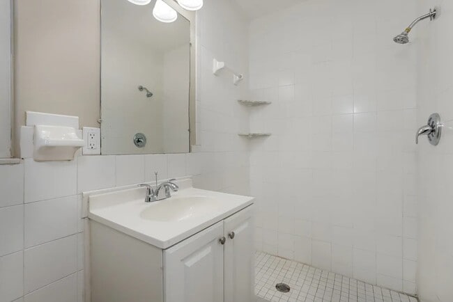 Building Photo - 105 Circle Hill Dr