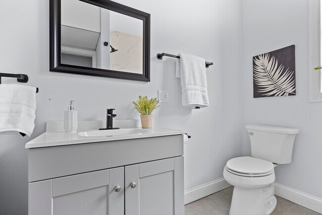 Building Photo - 742 Bennington St