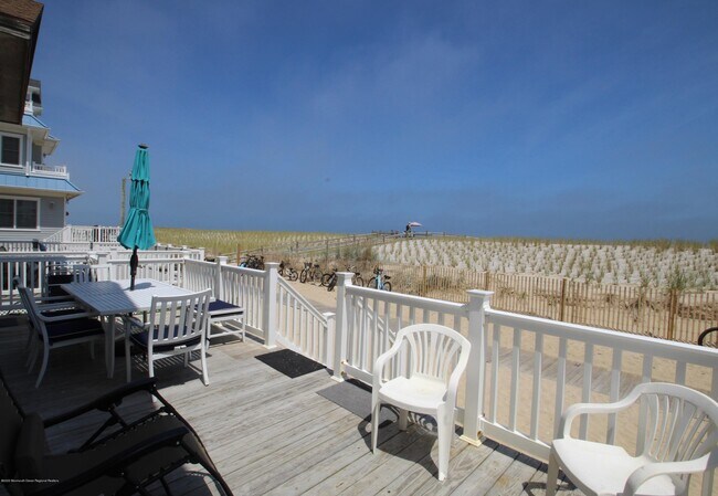 Building Photo - 3470 Ocean Rd