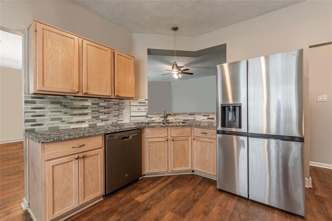 Building Photo - 1835 Oak Ridge Dr