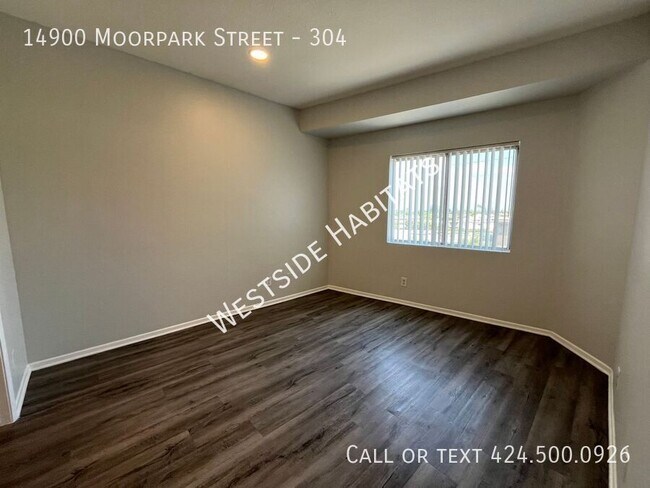 Foto del edificio - 14900 Moorpark St