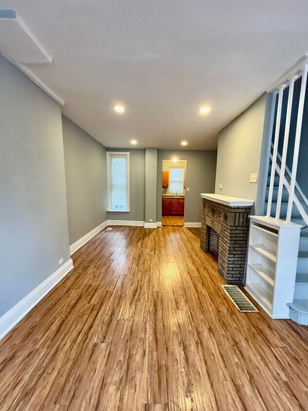 Foto principal - Recently Renovated 3-Bedroom Home in North...