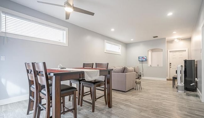 Foto del edificio - 11250 Tradewind Way