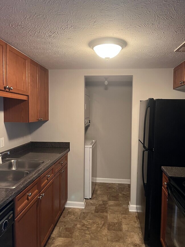 Foto del edificio - 420 Elysian Fields Rd