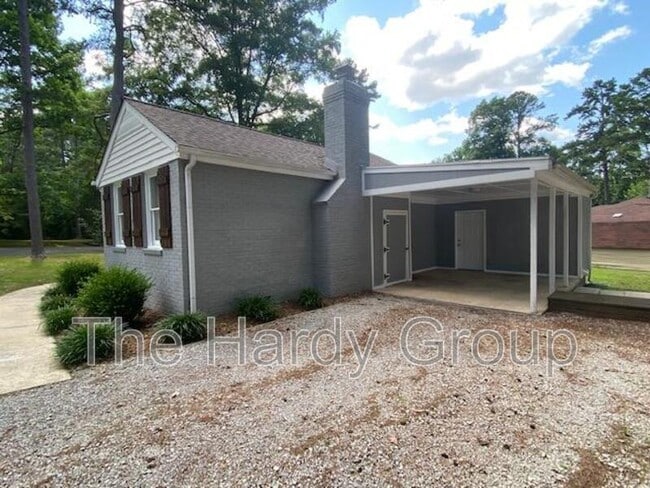 Building Photo - 934 McKellar Dr