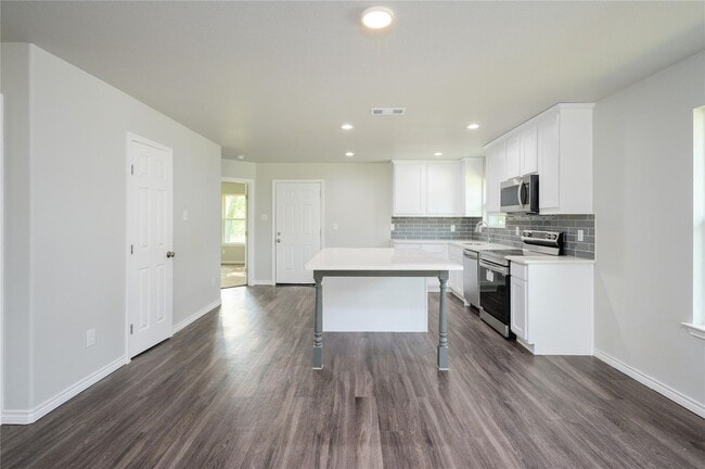 Foto del edificio - Recent Custom Build 4-3 in Celeste!