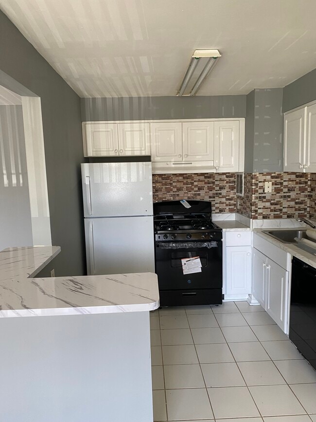 Building Photo - 16 S Van Dorn St