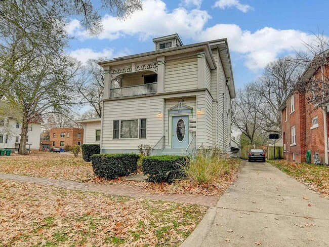 Foto del edificio - 545 S Douglas Ave