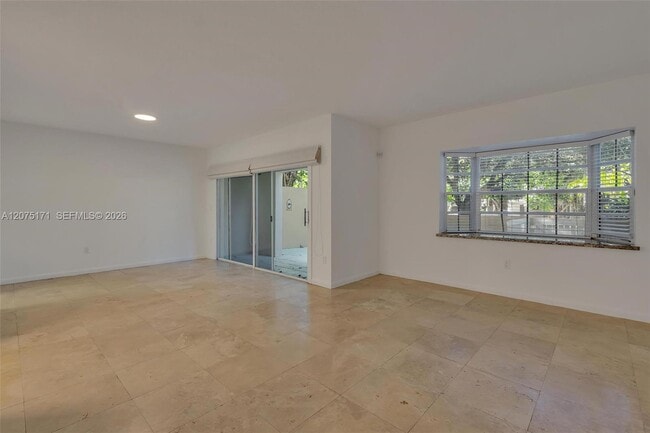 Building Photo - 2560 Tigertail Ave