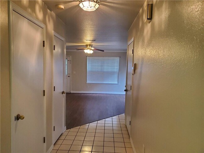 Building Photo - 2934 E Sterling Ct