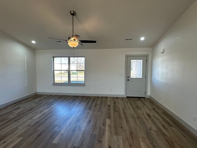 Foto del edificio - Now Available FOR RENT 4 Bed 2 Bath | Summit Pass Subdivision | Waynesville, MO