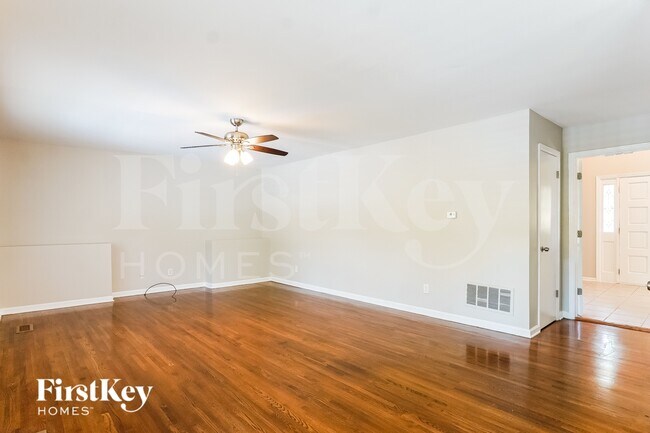 Foto del edificio - 2204 Lynncrest Ln