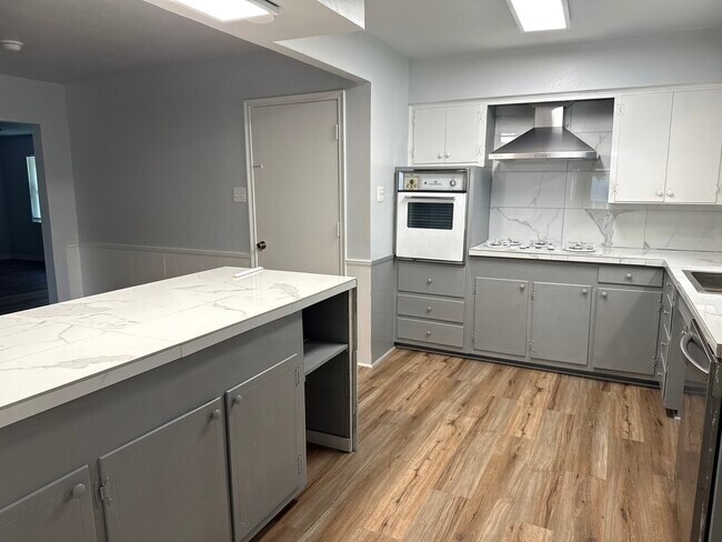Foto del edificio - 9655 Lanward Dr
