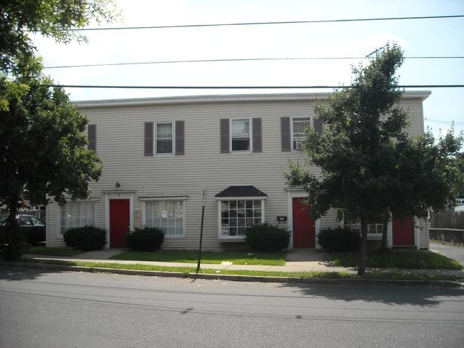 Primary Photo - 10 King St