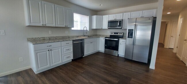 Foto del edificio - MP132- 14418-14420 E Heroy