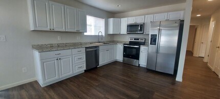 Building Photo - 14418-14420 E Heroy Ln