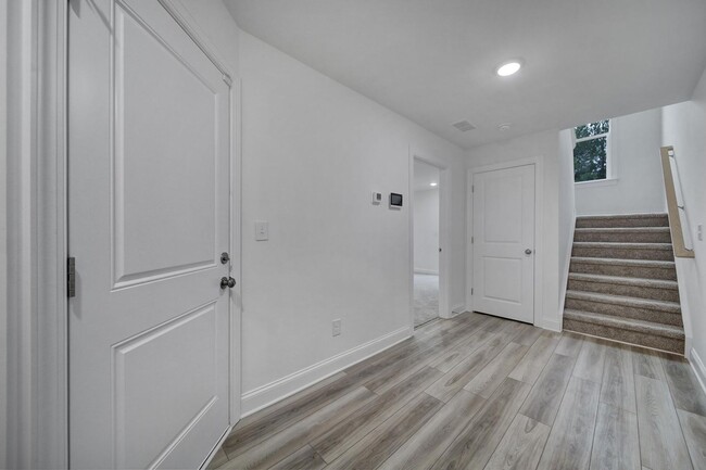 Building Photo - Gorgeous Brand New Townhome in Concord nea...