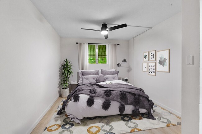 Building Photo - Recently Renovated 2 Bedroom Unit at Puale...