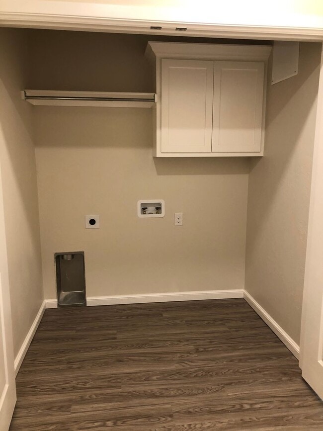 Building Photo - 2 story duplex in Newcastle