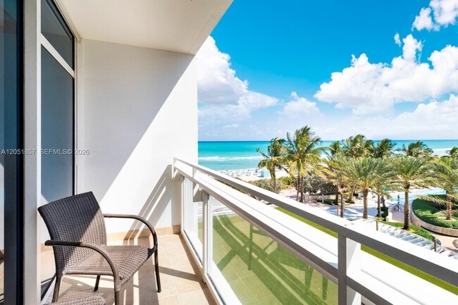 Foto del edificio - 6801 Collins Ave