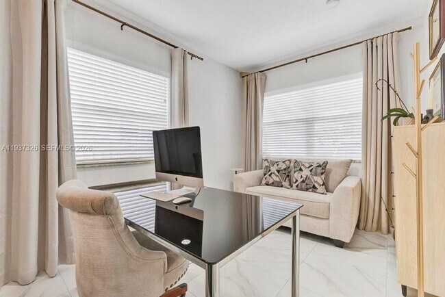 Foto del edificio - 6470 SW 27th St