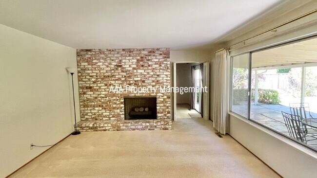 Building Photo - Walnut Creek! Beautiful 3 bedroom 2 bathro...