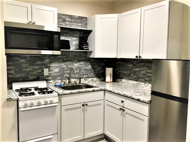 Foto del edificio - 4349 Forest Park Ave