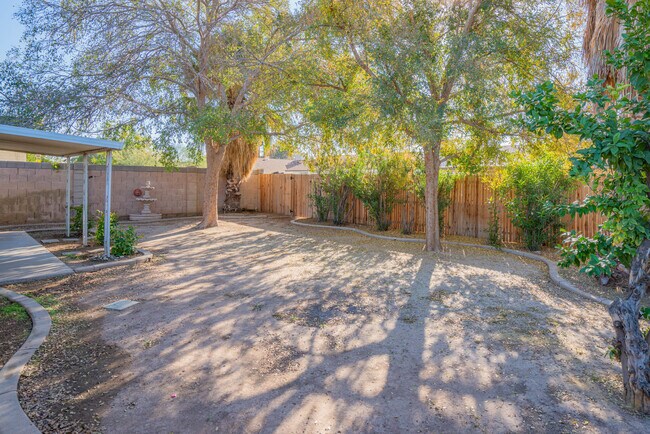 Building Photo - 2035 E Cornell Dr