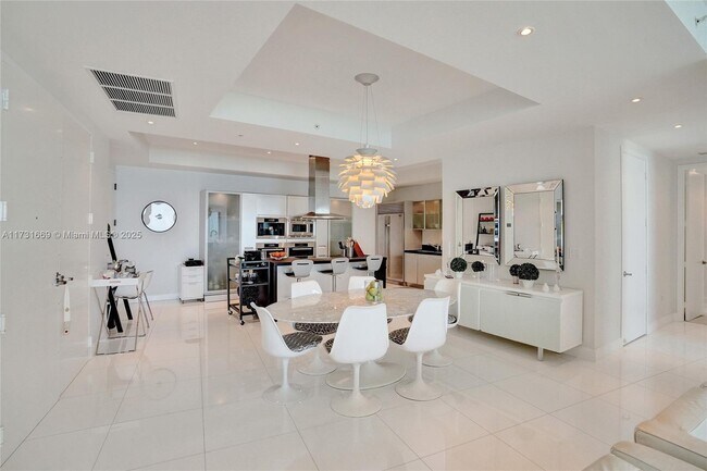Foto del edificio - 18201 Collins Ave