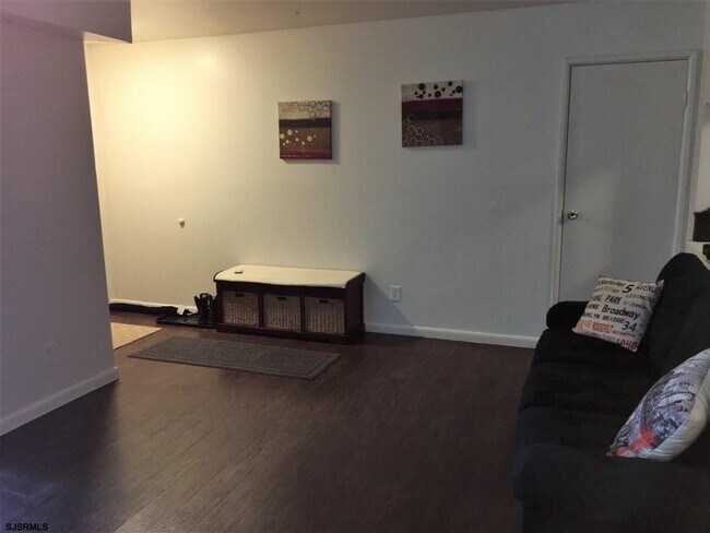 Building Photo - 205 Pico Ct