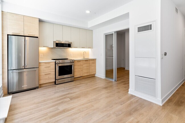 Building Photo - 200 Redpath Ave