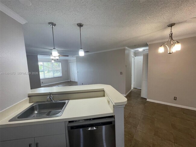 Foto del edificio - 3390 Pinewalk Dr N