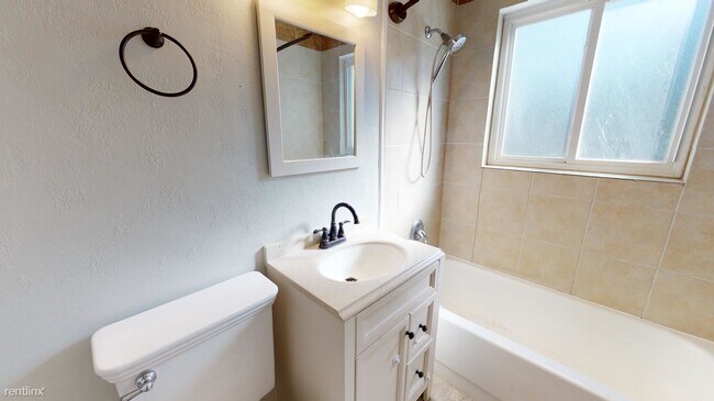 Foto del edificio - 2100 S Sherman St