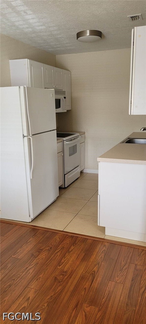 Building Photo - 4611 Bayshore Dr